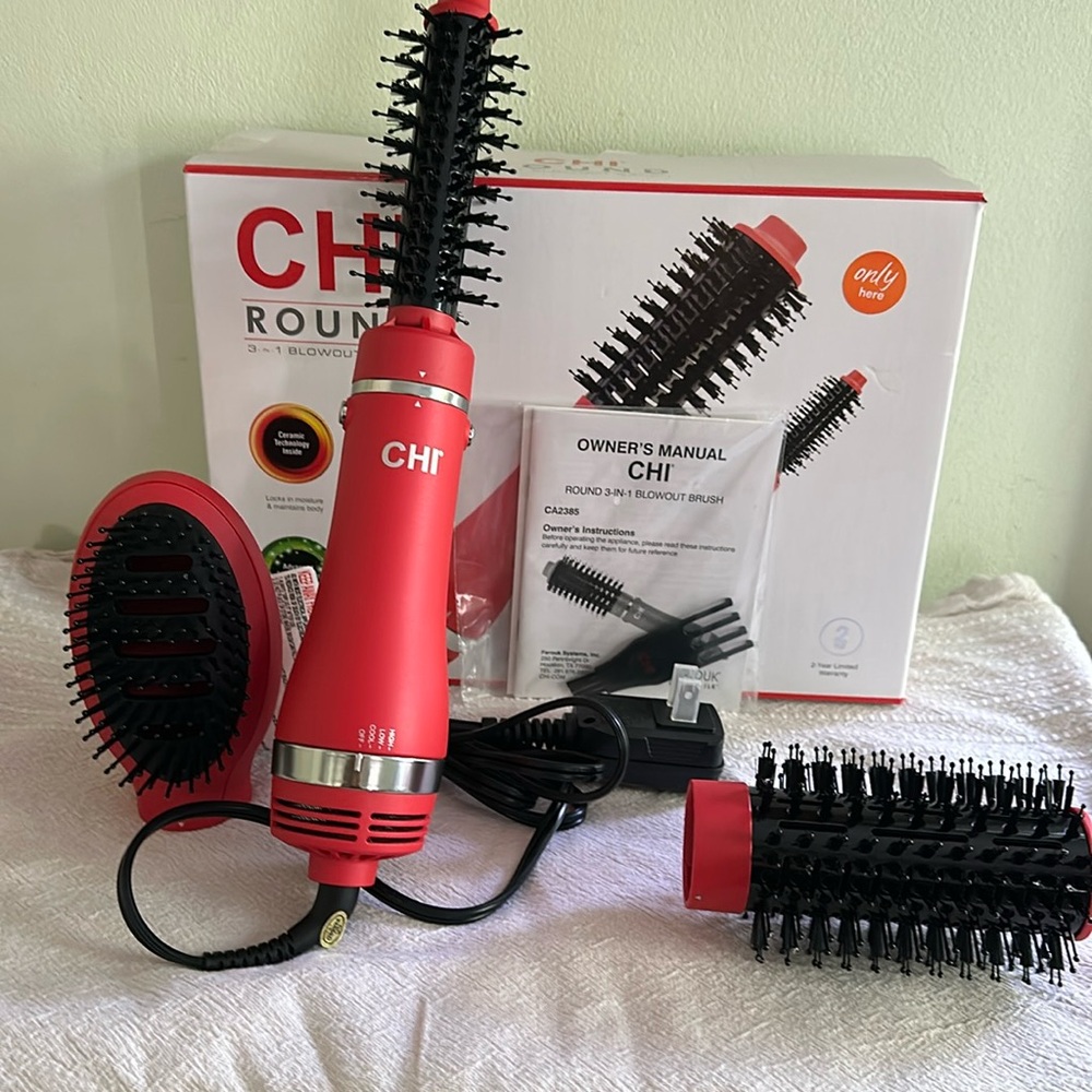 CHI 3 in 1 blowout brush. Comes with 2 additional attachments.